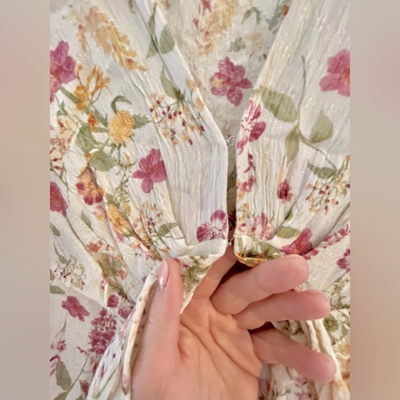 Band of Gypsies // Boho Crop Floral Blouse in Pale Yellow - Picture 4 of 7